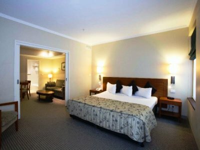 Hotel Batman�s Hill On Collins