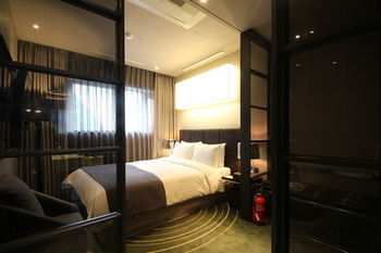 Best Louis Hamilton Hotel