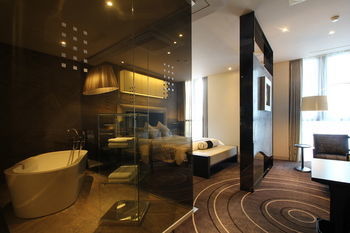 Best Louis Hamilton Hotel