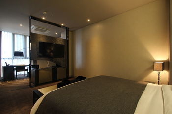 Best Louis Hamilton Hotel