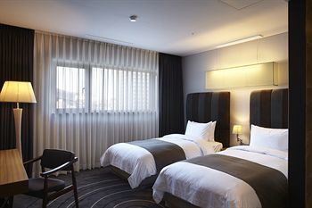 Best Louis Hamilton Hotel