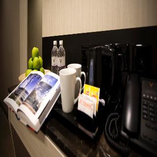 V Hotel Bencoolen