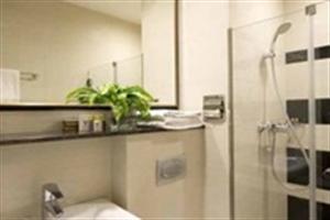 V Hotel Bencoolen