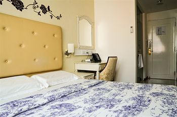 Jayleen 1918 Hotel