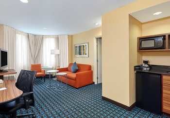 Hotel Fairfield Inn & Suites By Marriott Lombard