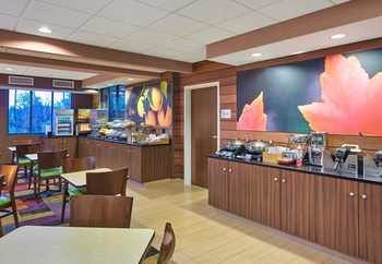 Hotel Fairfield Inn & Suites By Marriott Lombard