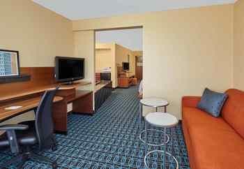 Hotel Fairfield Inn & Suites By Marriott Lombard