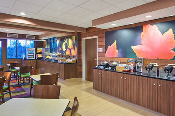 Hotel Fairfield Inn & Suites By Marriott Lombard