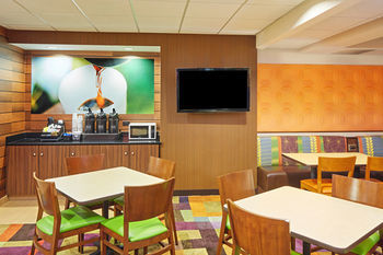Hotel Fairfield Inn & Suites By Marriott Lombard