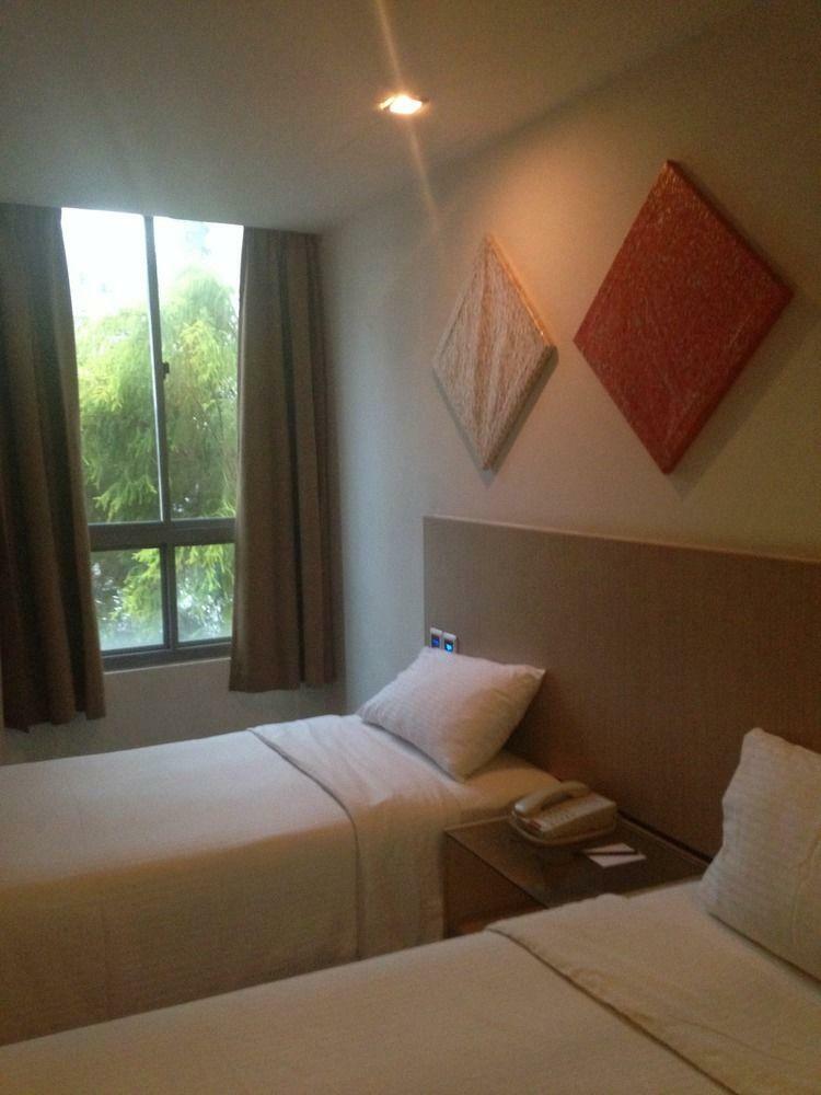 Aqueen Balestier Hotel