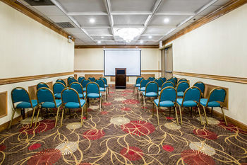 Clarion Hotel Midway Airport