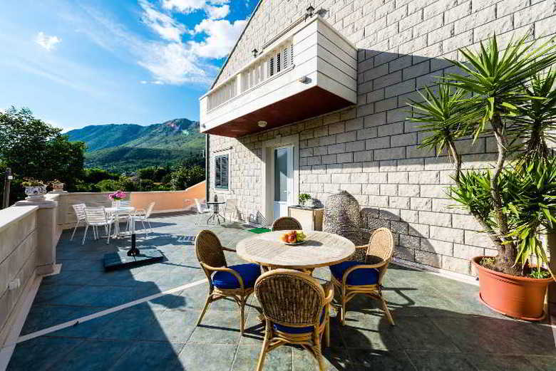Apartments Dubelj