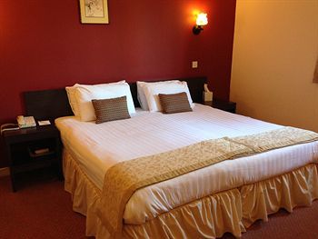 Highlander Hotel