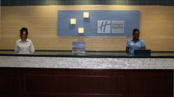 Holiday Inn Express Hotel & Suites