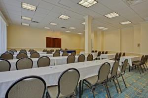 Holiday Inn Express Hotel & Suites