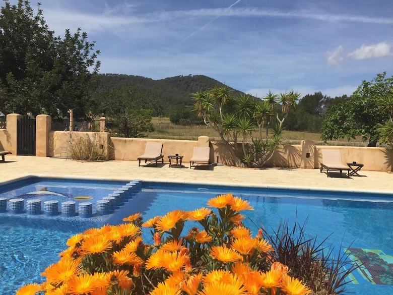 Hostal Restaurante Pou Des Lle�