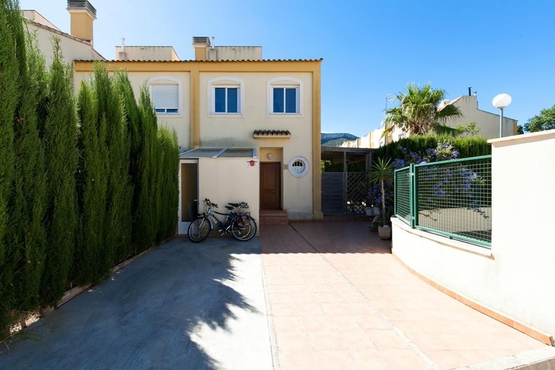 Casa Amarilla