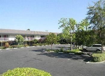 Hotel Alamo Inn &amp; Suites