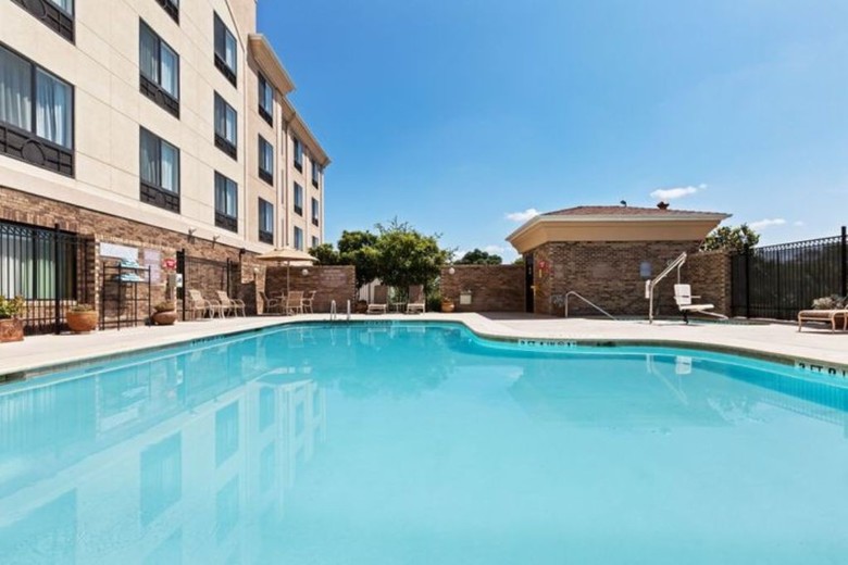 Holiday Inn Express Hotel & Suites Selma