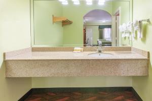 Hotel Days Inn And Suites Hobby Airport