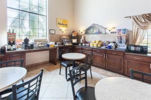 Hotel Days Inn And Suites Hobby Airport