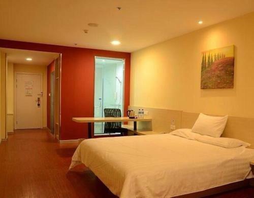 Hotel Hanting Express Dandong Train Station
