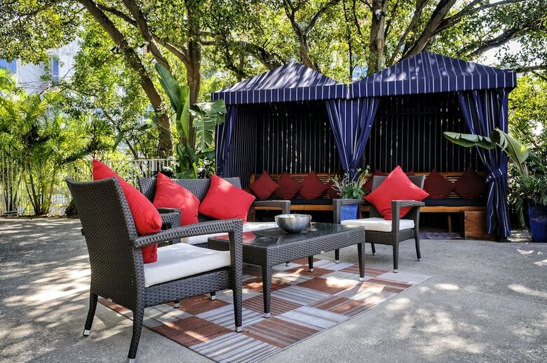 Tradewinds Apartment Hotel