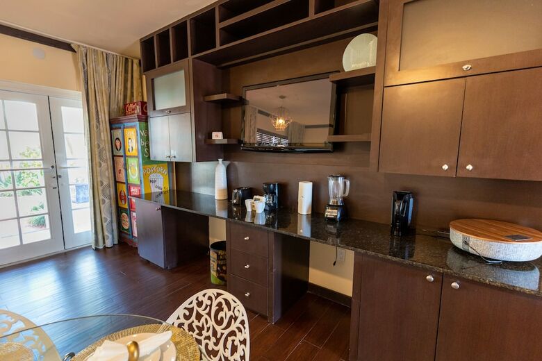 Tradewinds Apartment Hotel