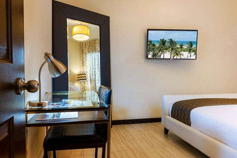 Tradewinds Apartment Hotel