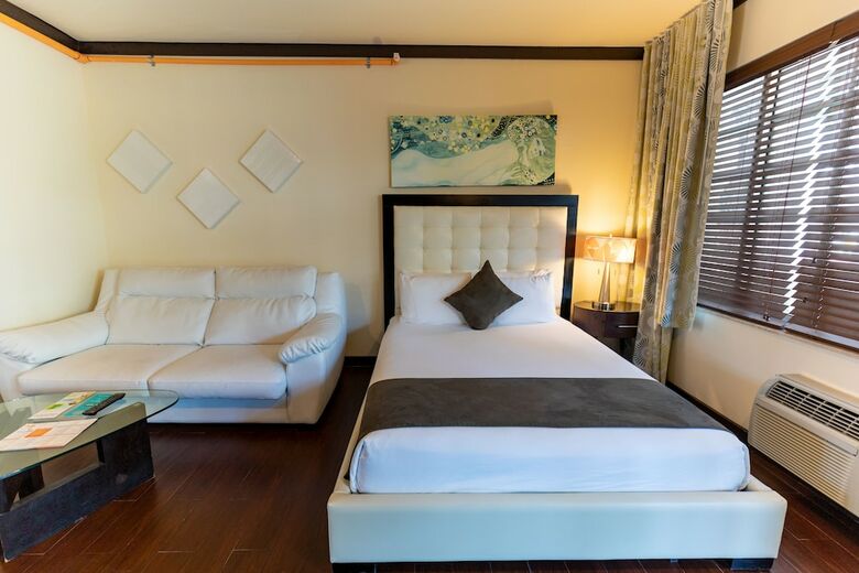 Tradewinds Apartment Hotel