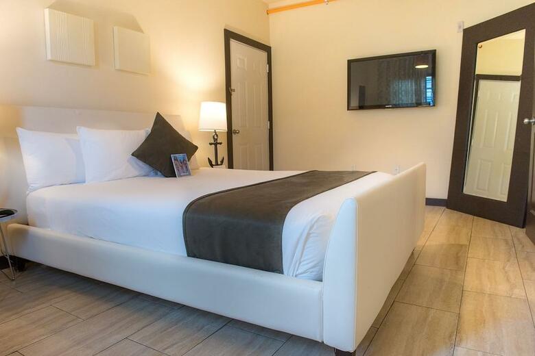 Tradewinds Apartment Hotel