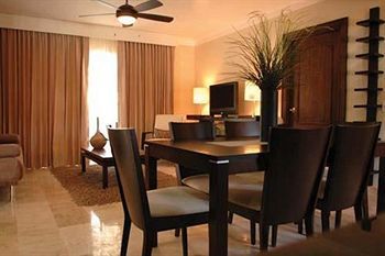Hotel Lifestyle Royal Suites