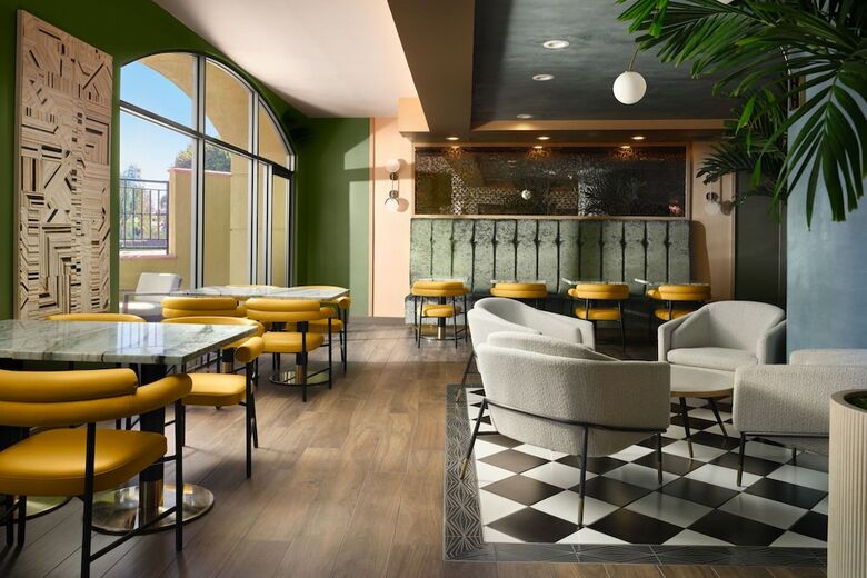 Burton House, Beverly Hills, A Tribute Portfolio Hotel