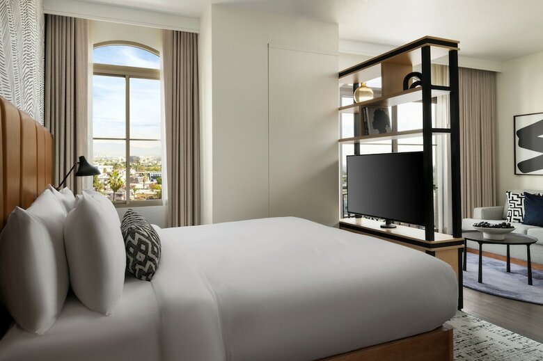 Burton House, Beverly Hills, A Tribute Portfolio Hotel