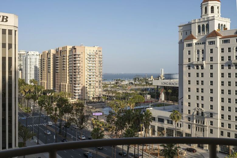 Hotel Renaissance Long Beach