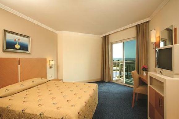 Hotel Crystal Admiral Resort Suites & Spa Side