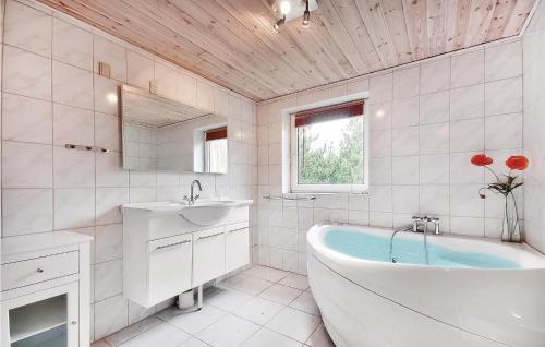 Holiday Home Dyssebjergvej R�m�
