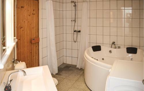 Holiday Home Lyngvejen R�m� V