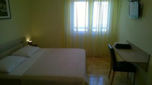 Hostal Rooms & Apartments Blue Beach