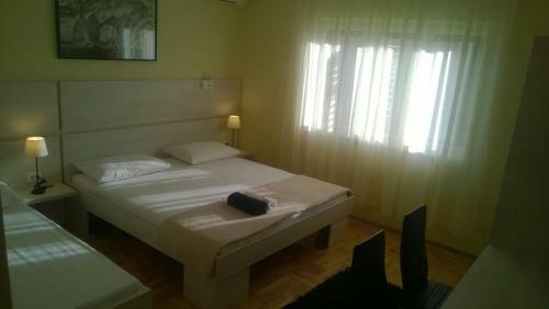 Hostal Rooms & Apartments Blue Beach