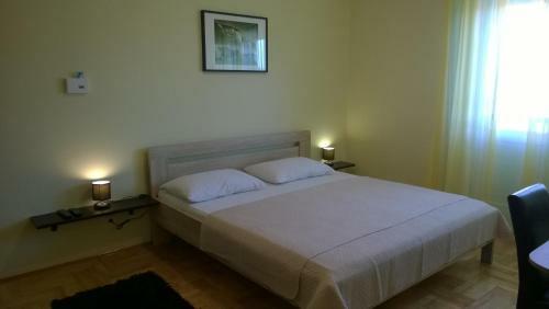 Hostal Rooms & Apartments Blue Beach