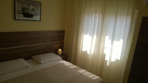 Hostal Rooms & Apartments Blue Beach