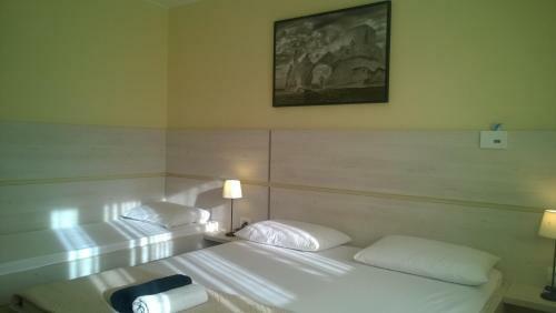 Hostal Rooms & Apartments Blue Beach