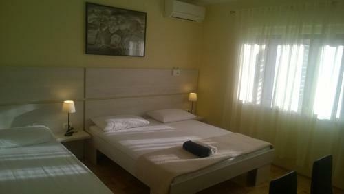 Hostal Rooms & Apartments Blue Beach