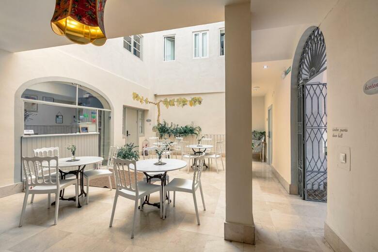 Hostal N�a Santa Cruz
