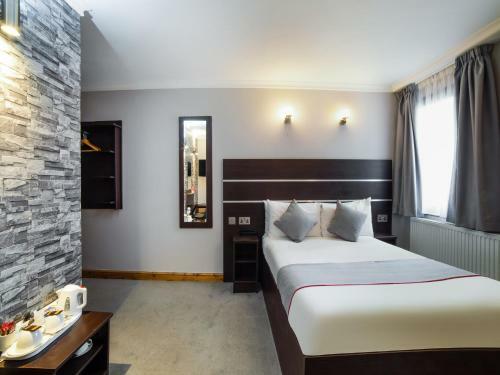 Epsilon Hotel