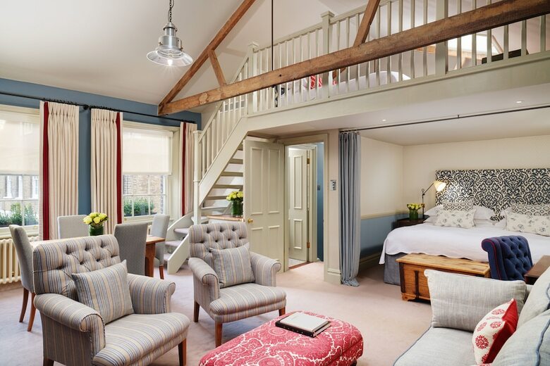 The Pelham Hotel