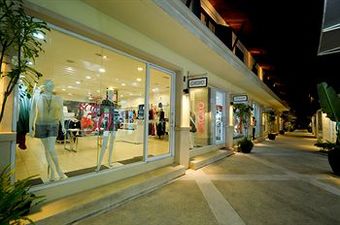 Iyara Beach Hotel & Plaza