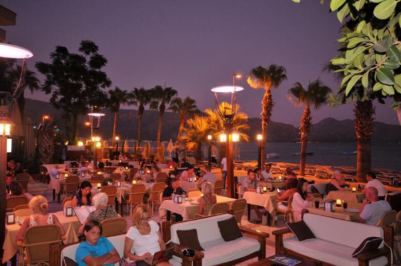 Maris Beach Hotel