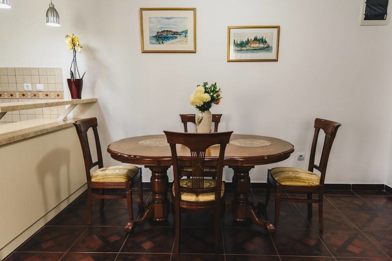 El Mar Apartments